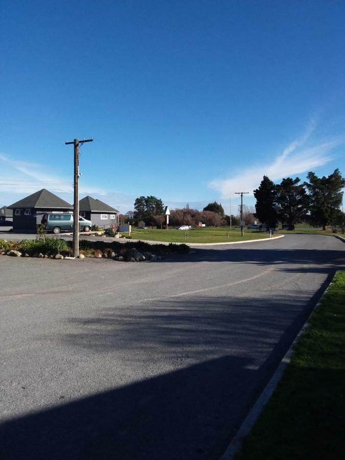 Pine Lake View Lodge Kaiapoi エクステリア 写真